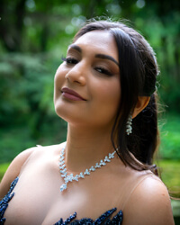 портретна фотография на абитуриентка