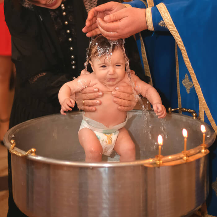 Свето кръщение на дете